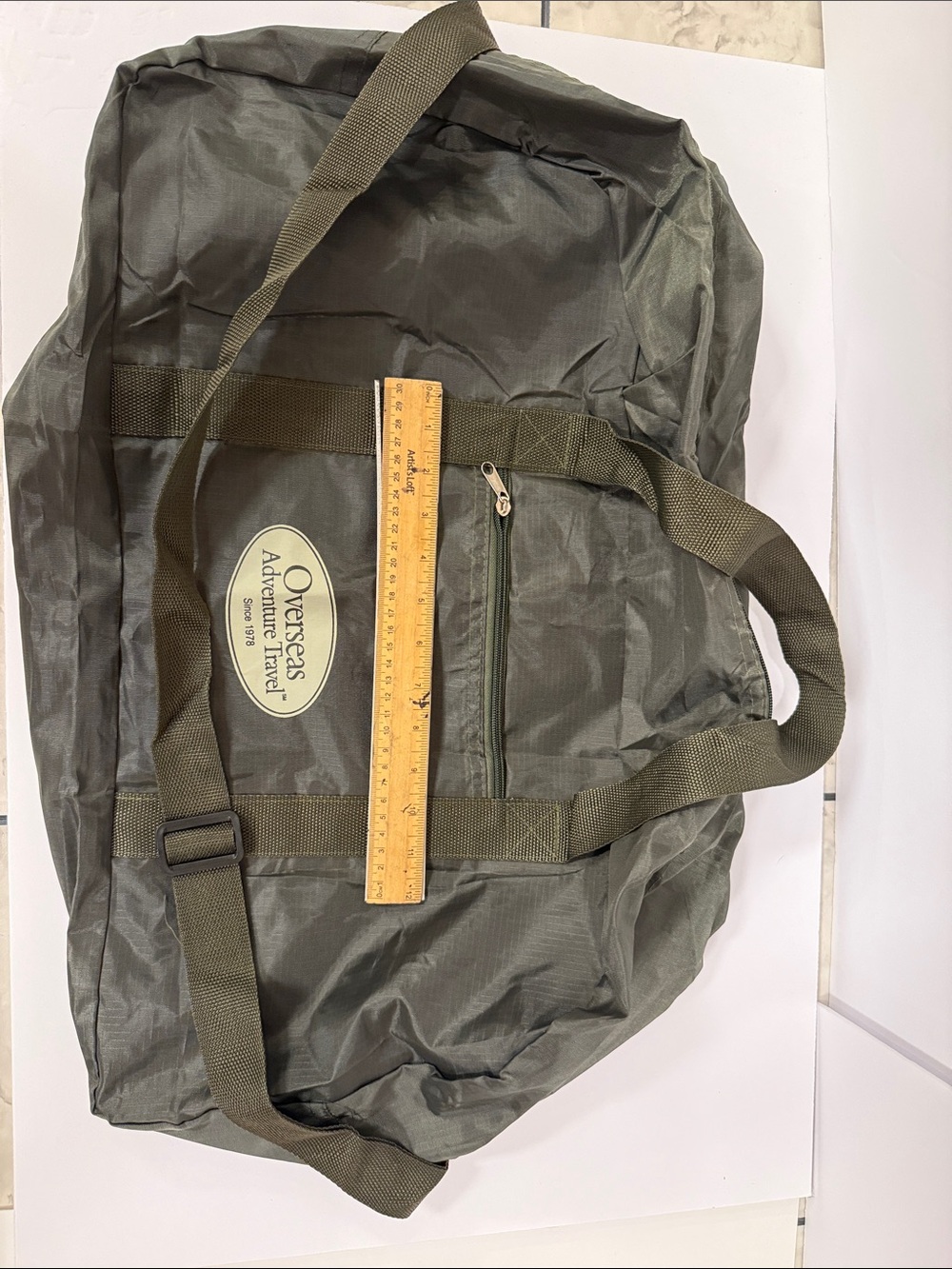 NEW NWOT Olive Green Nylon Lightweight Large Duffel Bag OAT Zip Top 27 x 17 x 9